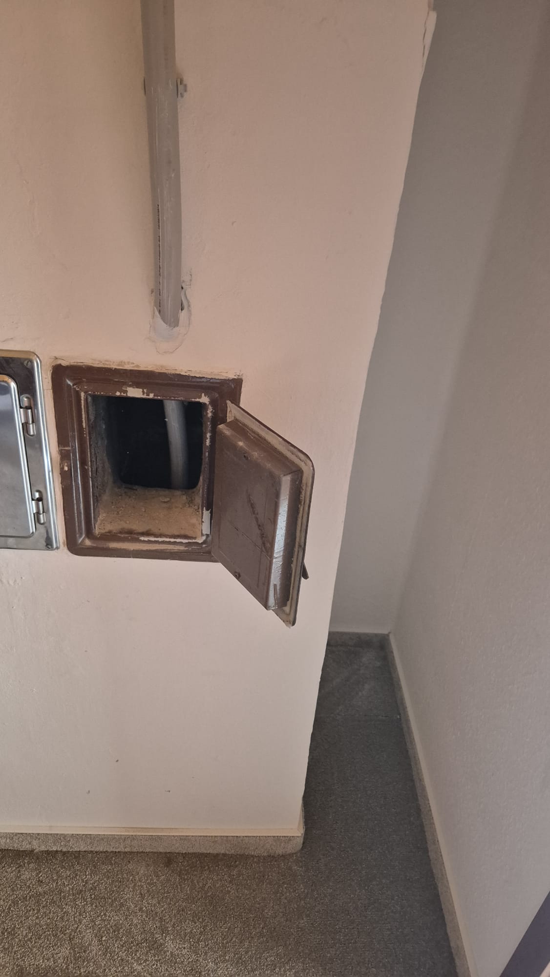 Asbest-Ofenklappe offen